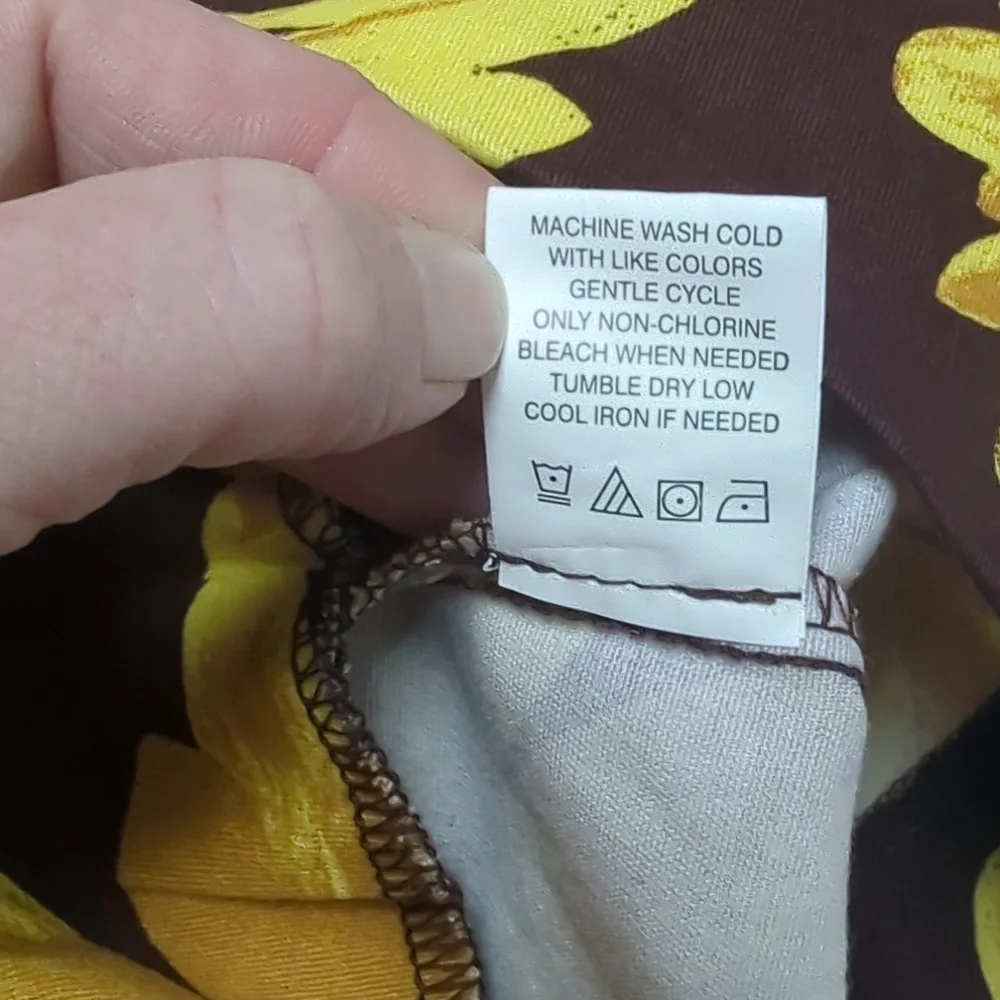 NWOT Chocolate Brown Mini Skirt Mod Flower Power Daisies